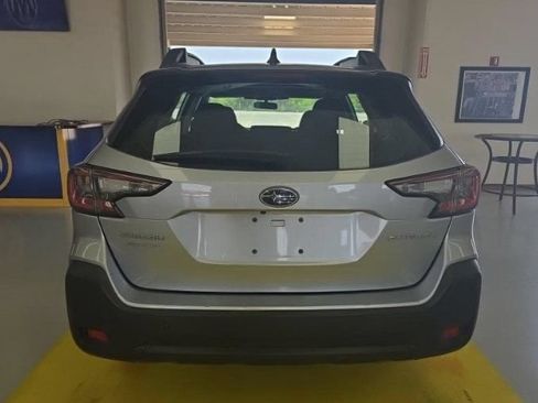 Used 2023 Subaru Outback AWD/4WD image 6