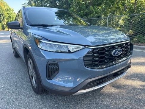 Used 2025 Ford Escape ST-Line FWD image 3