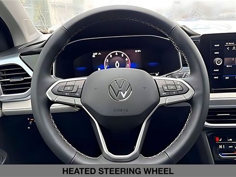 Used 2025 Volkswagen Taos SE w/ Panoramic Sunroof Package image 18