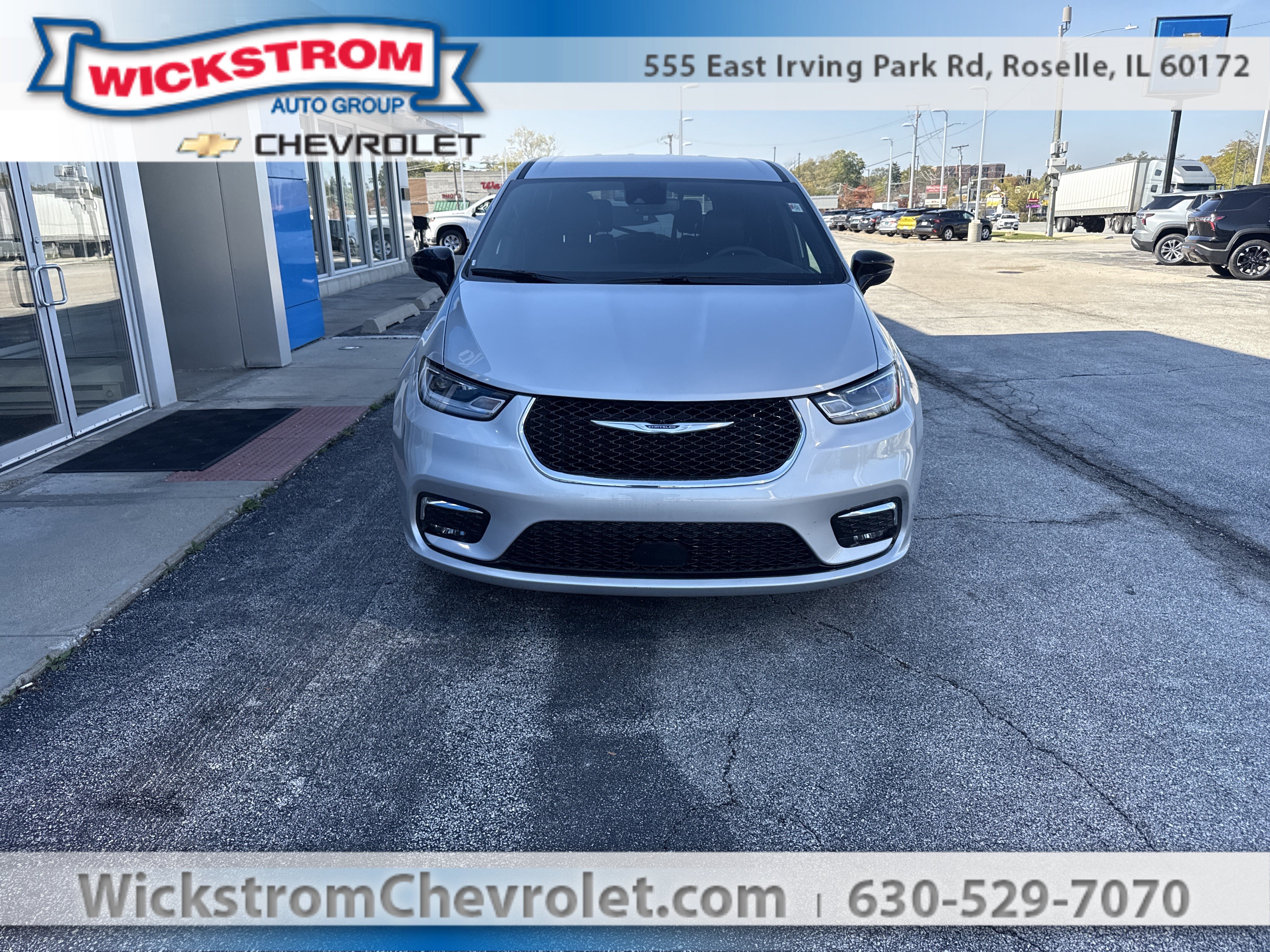 Used 2026 Chrysler Pacifica Select FWD image 1