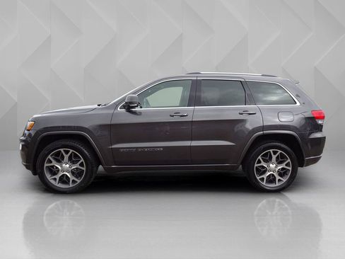 Used 2018 Jeep Grand Cherokee Limited image 2