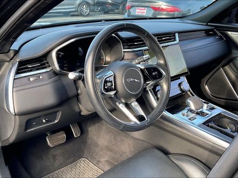 Used 2022 Jaguar XF SE image 16
