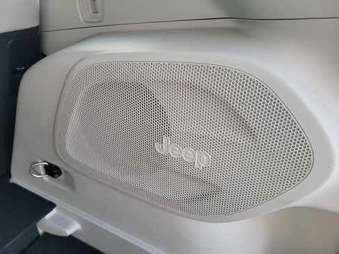 Used 2020 Jeep Cherokee Limited image 47