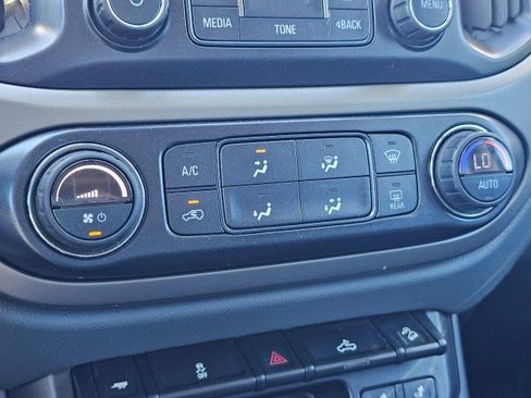 Used 2017 Chevrolet Colorado Z71 AWD/4WD image 35