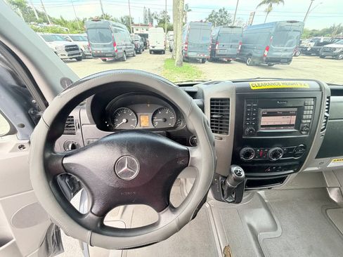 Used 2018 Mercedes-Benz Sprinter 2500 image 14