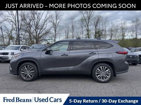 Used 2021 Toyota Highlander Platinum AWD/4WD image 4