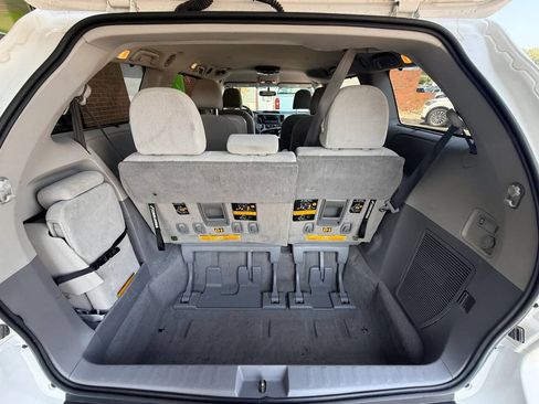 Used 2011 Toyota Sienna LE w/ Towing Pkg FWD image 20