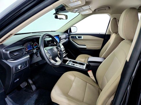 Used 2022 Ford Explorer XLT image 8