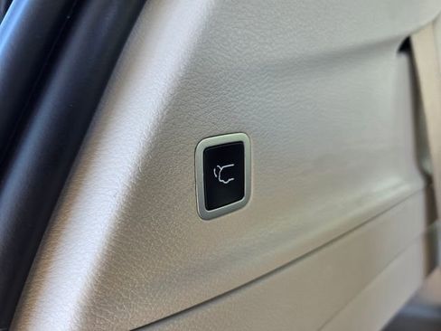 Used 2023 Chrysler Pacifica Touring-L image 14