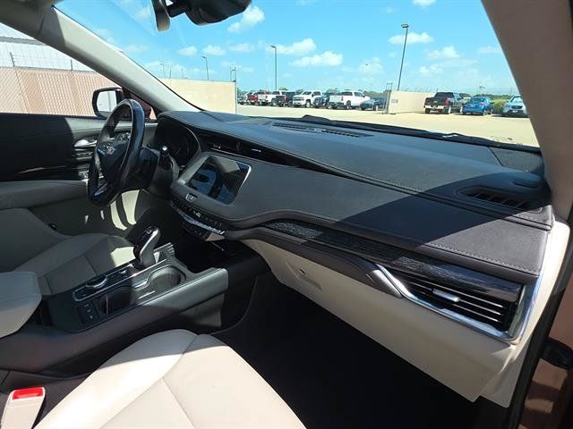 Used 2023 Cadillac XT4 Premium Luxury w/ Technology Package FWD image 9