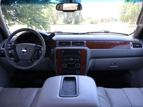 Used 2008 Chevrolet Suburban LT w/ LT Preferred Equipment Group AWD/4WD image 16
