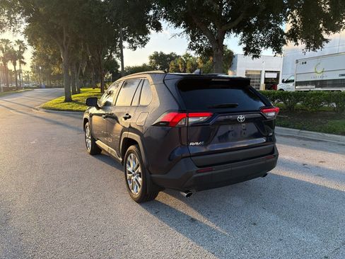 Used 2020 Toyota RAV4 XLE Premium FWD image 3
