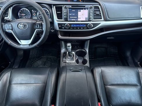 Used 2018 Toyota Highlander XLE AWD/4WD image 14