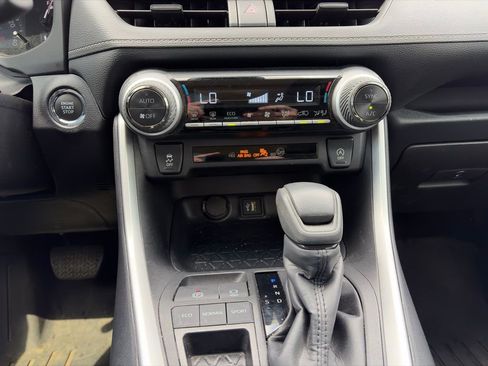 Used 2025 Toyota RAV4 XLE image 24