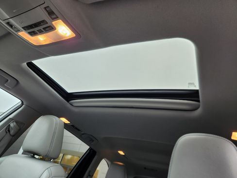 Used 2018 Toyota Highlander XLE image 16