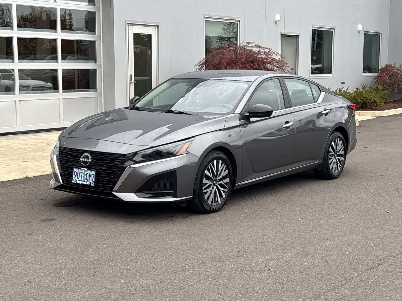 Used 2025 Nissan Altima 2.5 SV FWD image 1