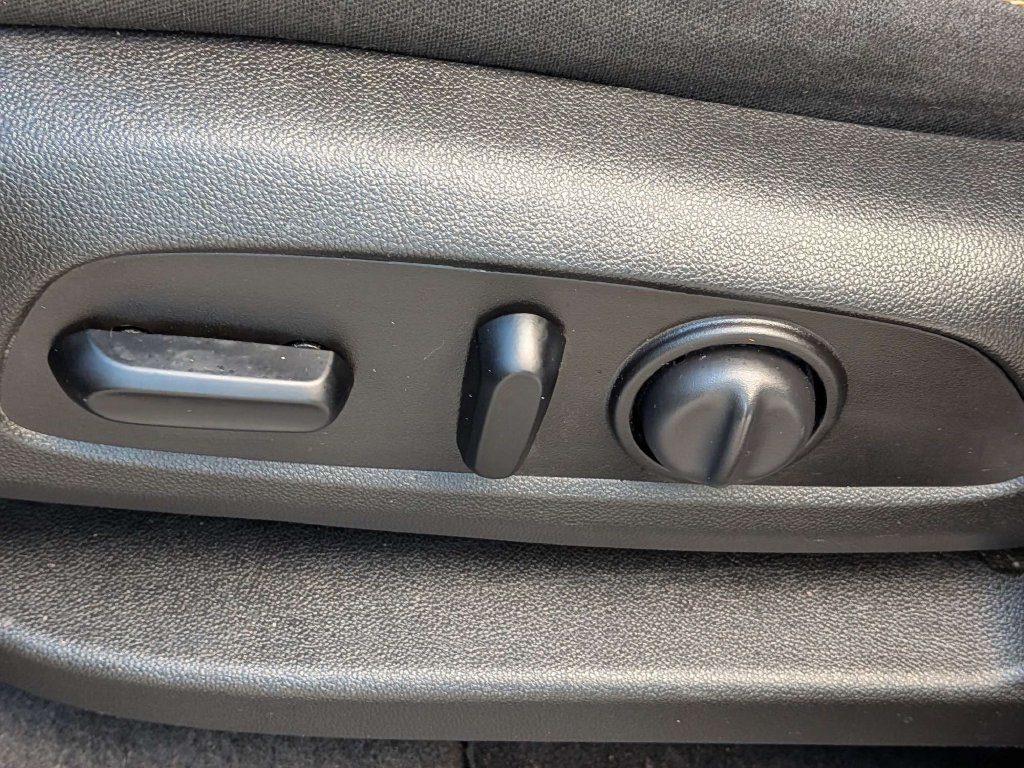 Used 2021 Chevrolet Equinox LT FWD image 21