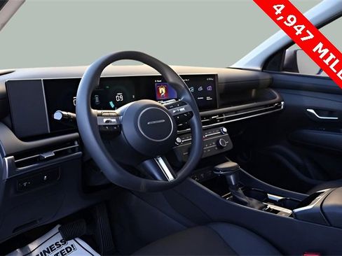 Used 2025 Hyundai Tucson SE image 11