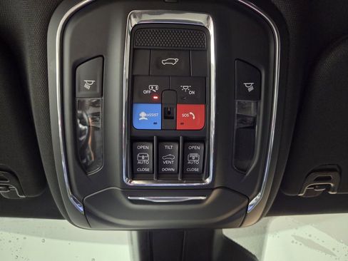 Certified 2024 Jeep Wagoneer Series II w/ Convenience Group I image 15