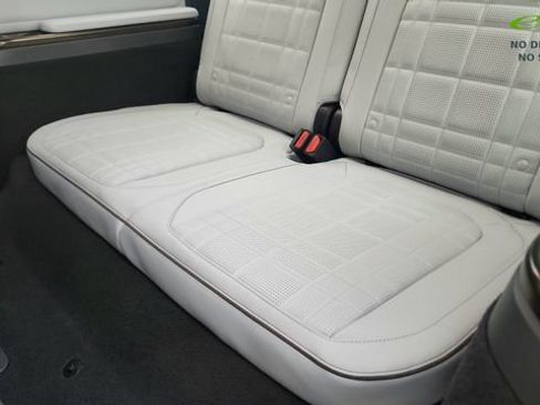 Used 2025 Rivian R1S Premium AWD/4WD image 33