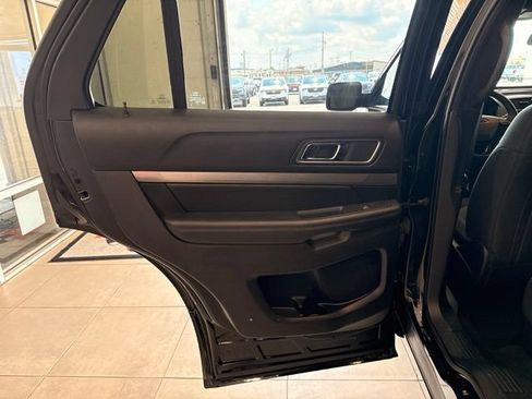 Used 2019 Ford Explorer XLT AWD/4WD image 18