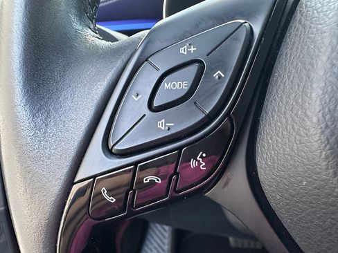 Used 2022 Toyota C-HR XLE image 14