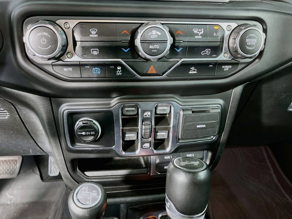 Used 2023 Jeep Wrangler Unlimited Sahara AWD/4WD image 22
