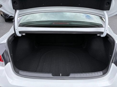 Used 2025 Hyundai Elantra Limited FWD image 12