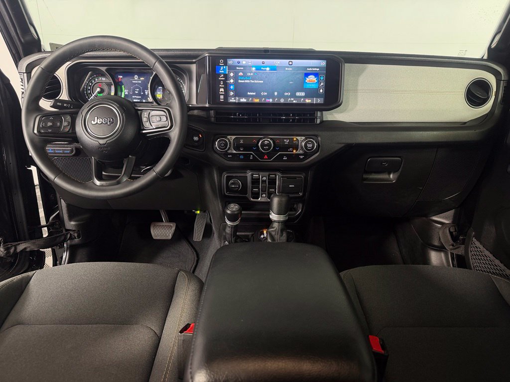 Used 2024 Jeep Wrangler Unlimited AWD/4WD image 15