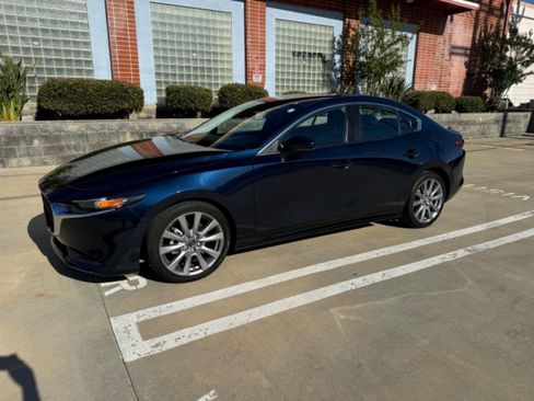 Used 2021 MAZDA MAZDA3 s image 2