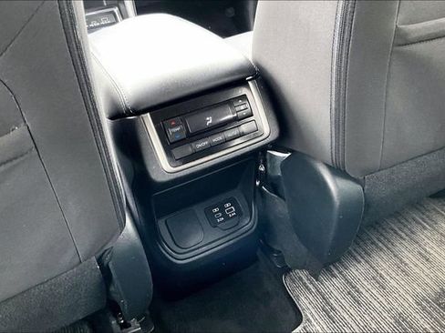 Used 2023 Subaru Ascent Premium AWD/4WD image 9