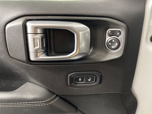 Used 2022 Jeep Wrangler Unlimited Sahara w/ Cold Weather Group image 9