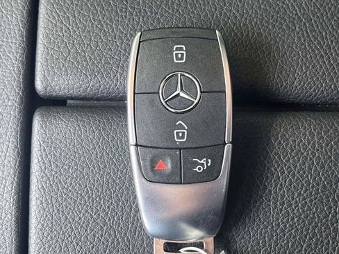 Used 2025 Mercedes-Benz GLS 450 4MATIC image 4