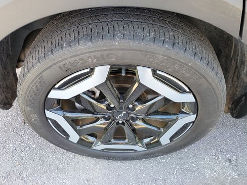 Used 2023 Kia Telluride S image 7