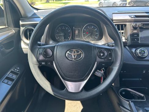 Used 2017 Toyota RAV4 LE w/ Carpet Mat Package AWD/4WD image 19