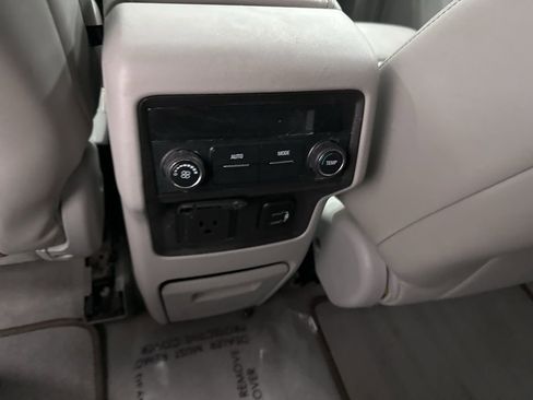 Used 2017 GMC Acadia SLT image 23