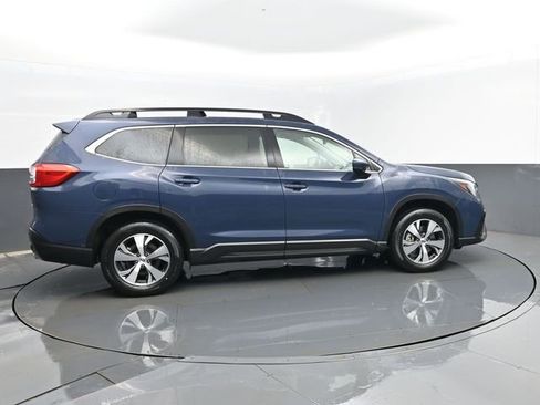 Used 2025 Subaru Ascent Premium image 4