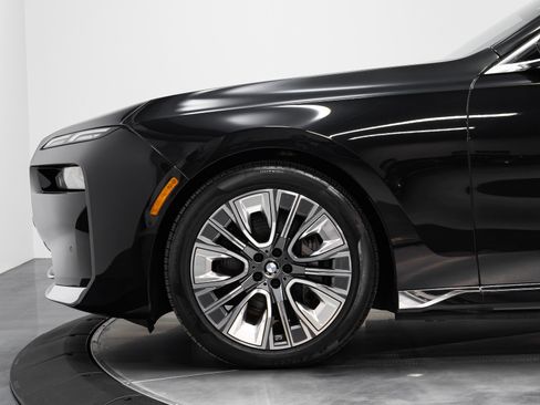 Used 2023 BMW i7 xDrive60 image 42