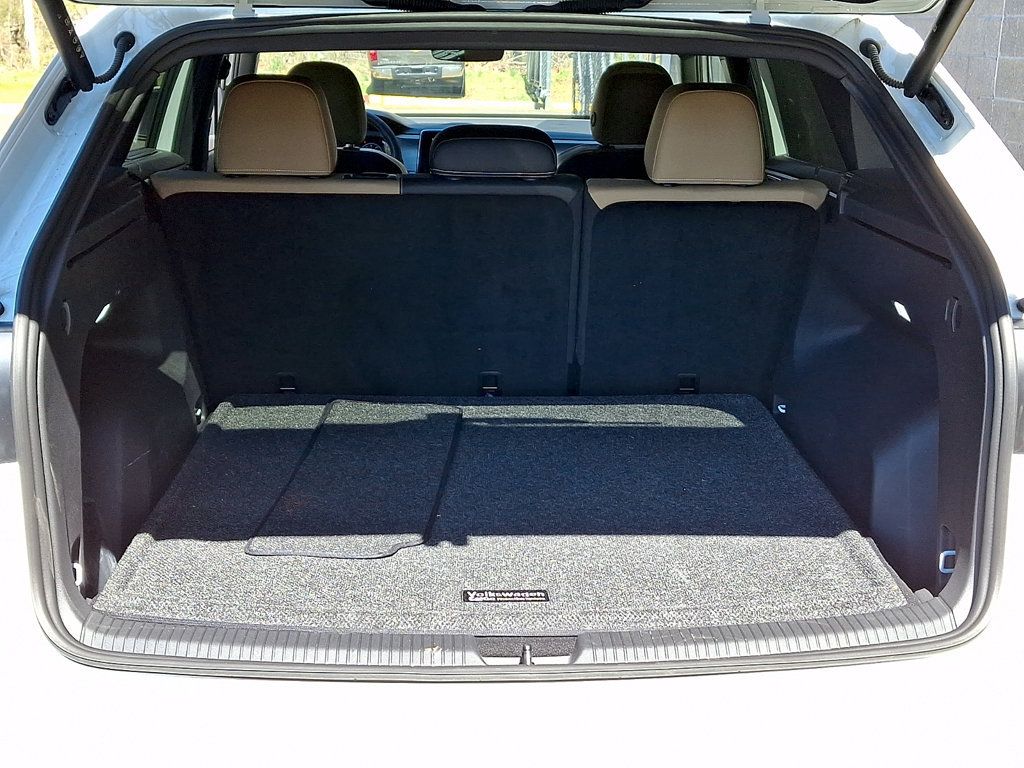Certified 2025 Volkswagen Atlas Cross Sport SE w/ Panoramic Sunroof Package AWD/4WD image 29