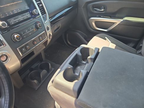 Used 2020 Nissan Titan SV RWD image 14