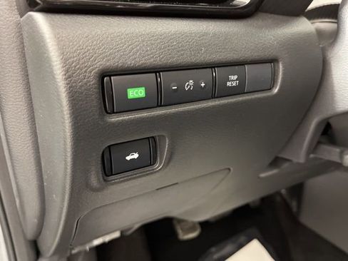 Used 2025 Nissan Sentra SV FWD image 30