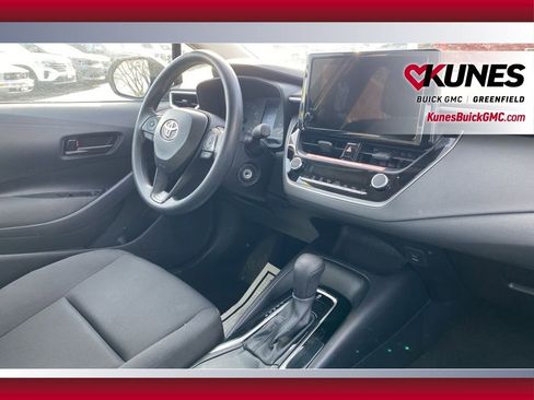 Used 2025 Toyota Corolla LE image 40