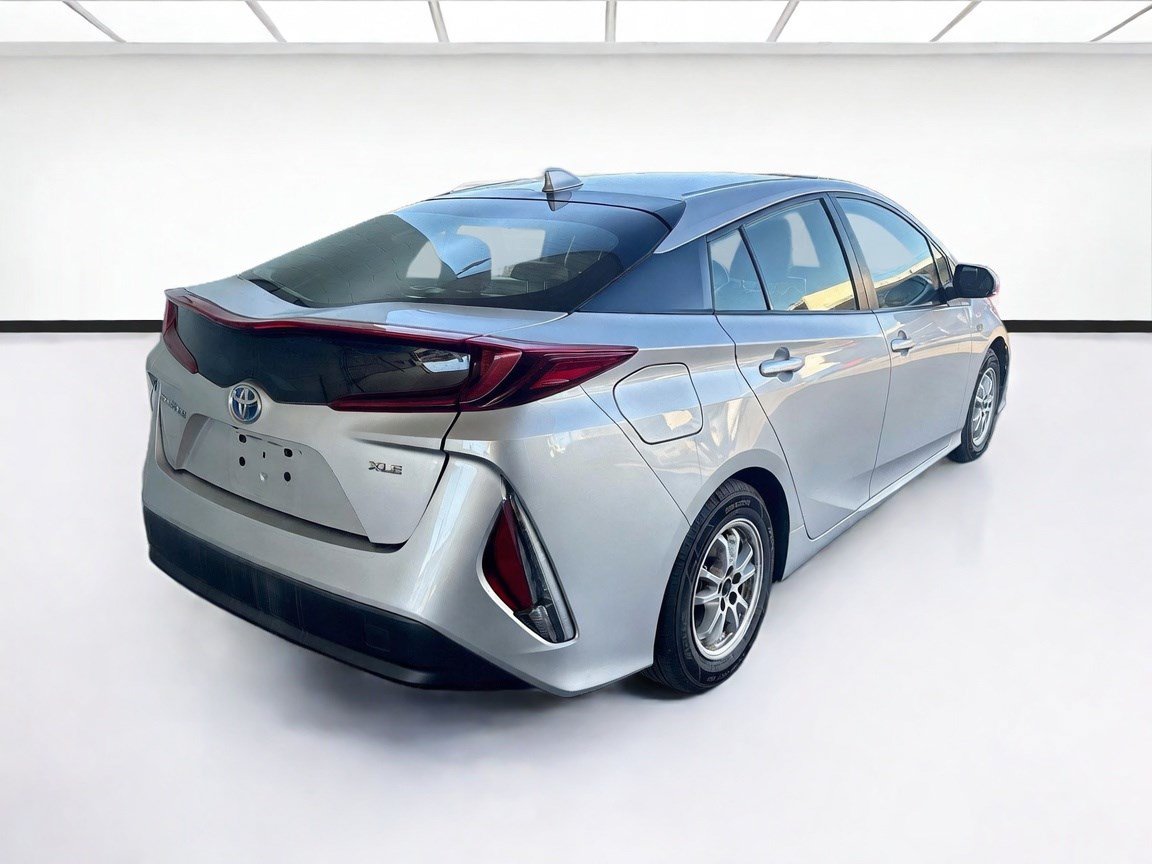 Used 2022 Toyota Prius Prime XLE FWD image 4
