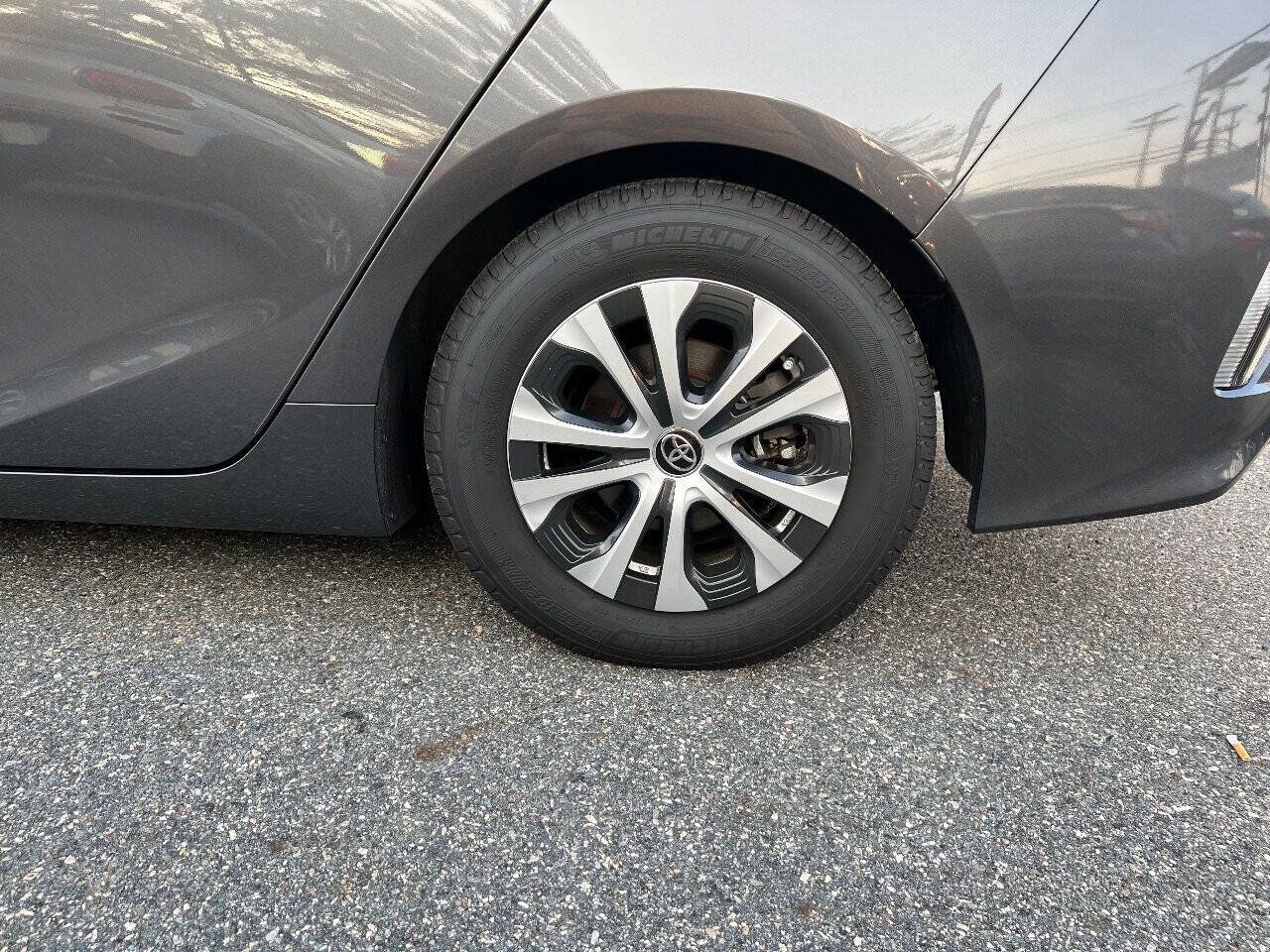 Used 2020 Toyota Prius Prime XLE FWD image 33
