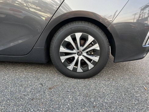 Used 2020 Toyota Prius Prime XLE FWD image 33