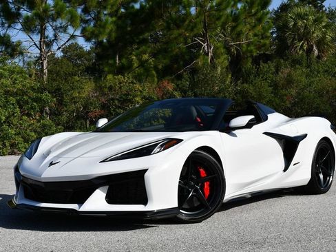 Used 2024 Chevrolet Corvette E-Ray Convertible w/ 3LZ AWD/4WD image 27