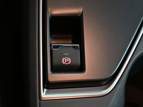 Used 2025 Subaru Crosstrek 2.0i Premium image 29