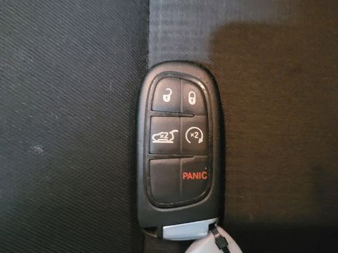 Used 2016 Jeep Cherokee Latitude w/ Comfort/Convenience Group image 32