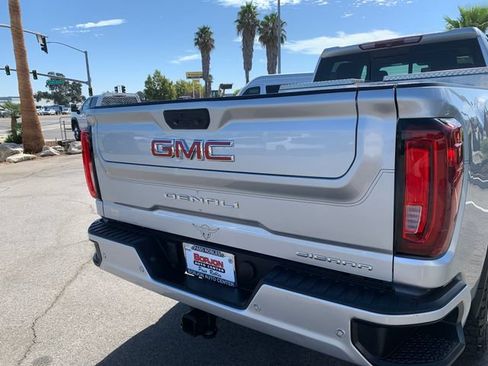 Used 2022 GMC Sierra 2500 Denali AWD/4WD image 11