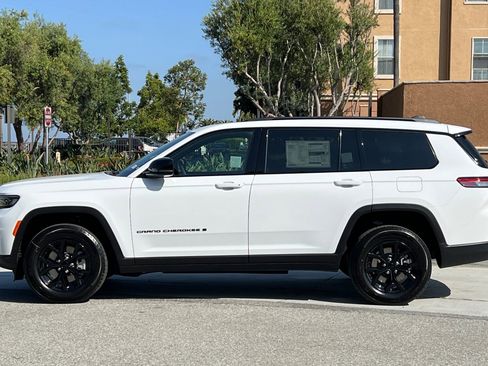 New 2025 Jeep Grand Cherokee L Altitude image 7